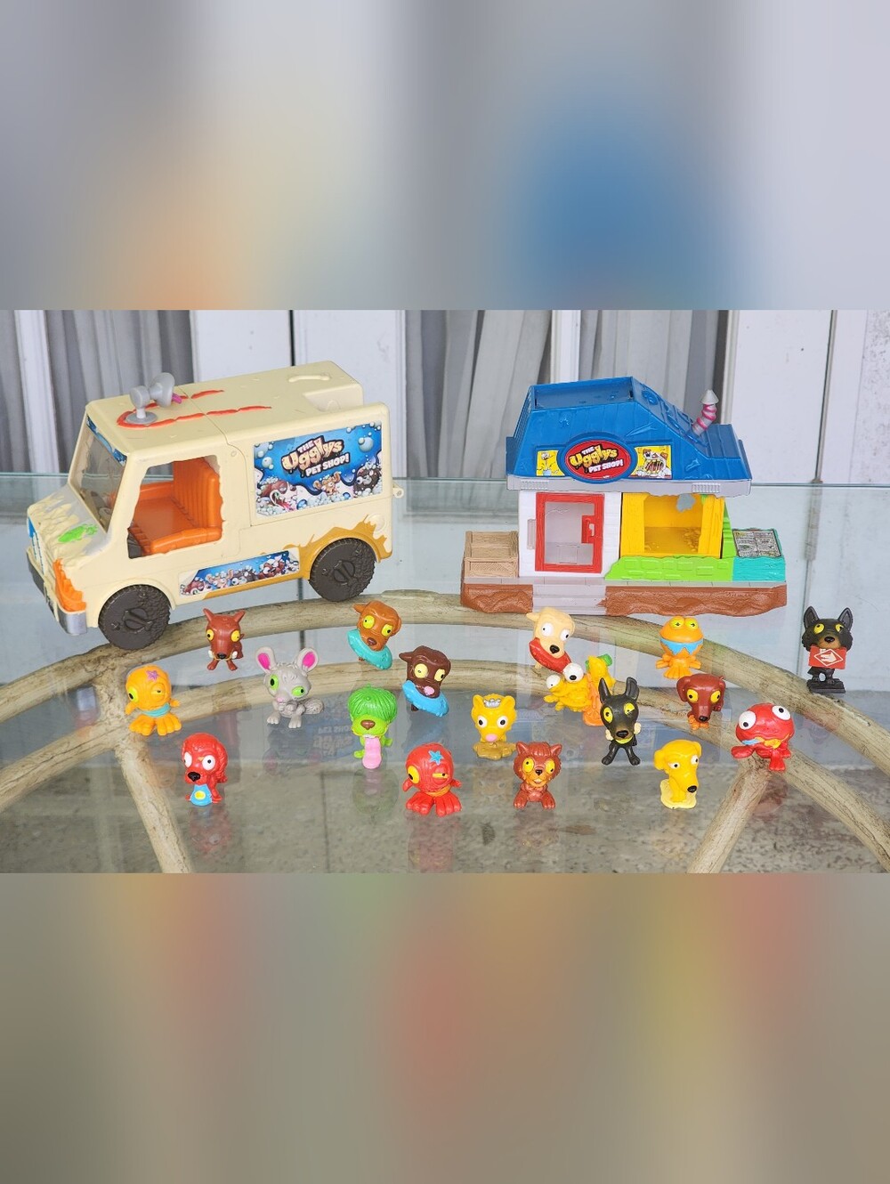 The Uggly's Pet Shop Lot Dirty Dog Wash Van, Pet Shop Store, 18 Uggly's Pets